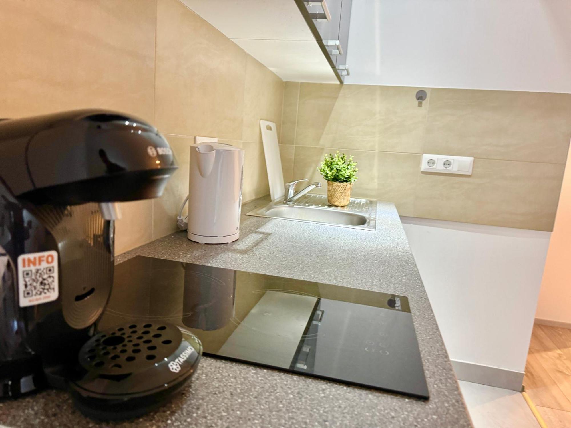 Stylish Schonbrunn Apartments With Free Parking Vienna Exterior photo